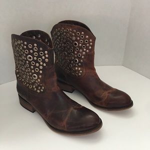 ❌SOLD❌ Women’s Spirit Stud Short Cowgirl Boots